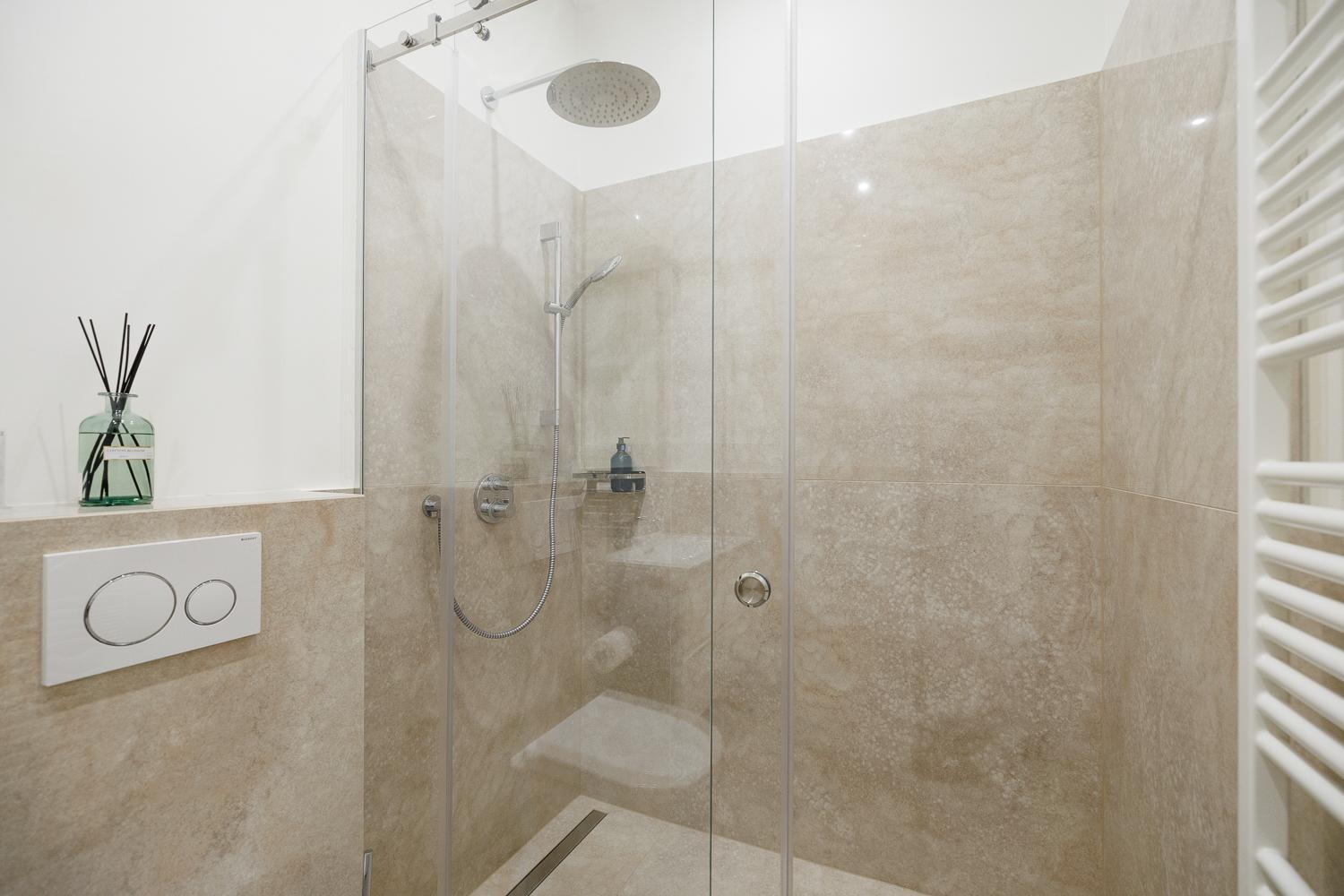 Appartement Stylish 1-bedroom 2-bath By Canal Minutes From Historic Centre