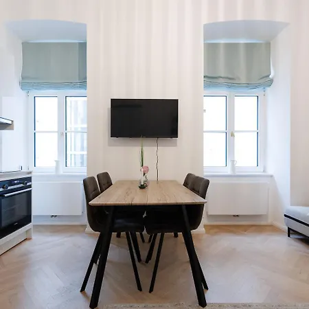 Stylish 1-Bedroom 2-Bath By Canal Minutes From Historic Centre Wien Exterior foto