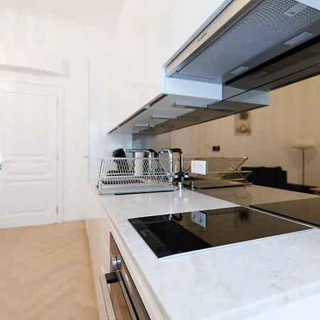 Stylish 1-Bedroom 2-Bath By Canal Minutes From Historic Centre Wien Exterior foto