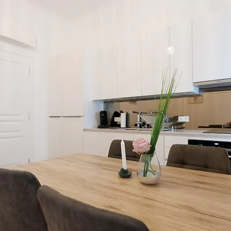 Stylish 1-Bedroom 2-Bath By Canal Minutes From Historic Centre Wien Exterior foto
