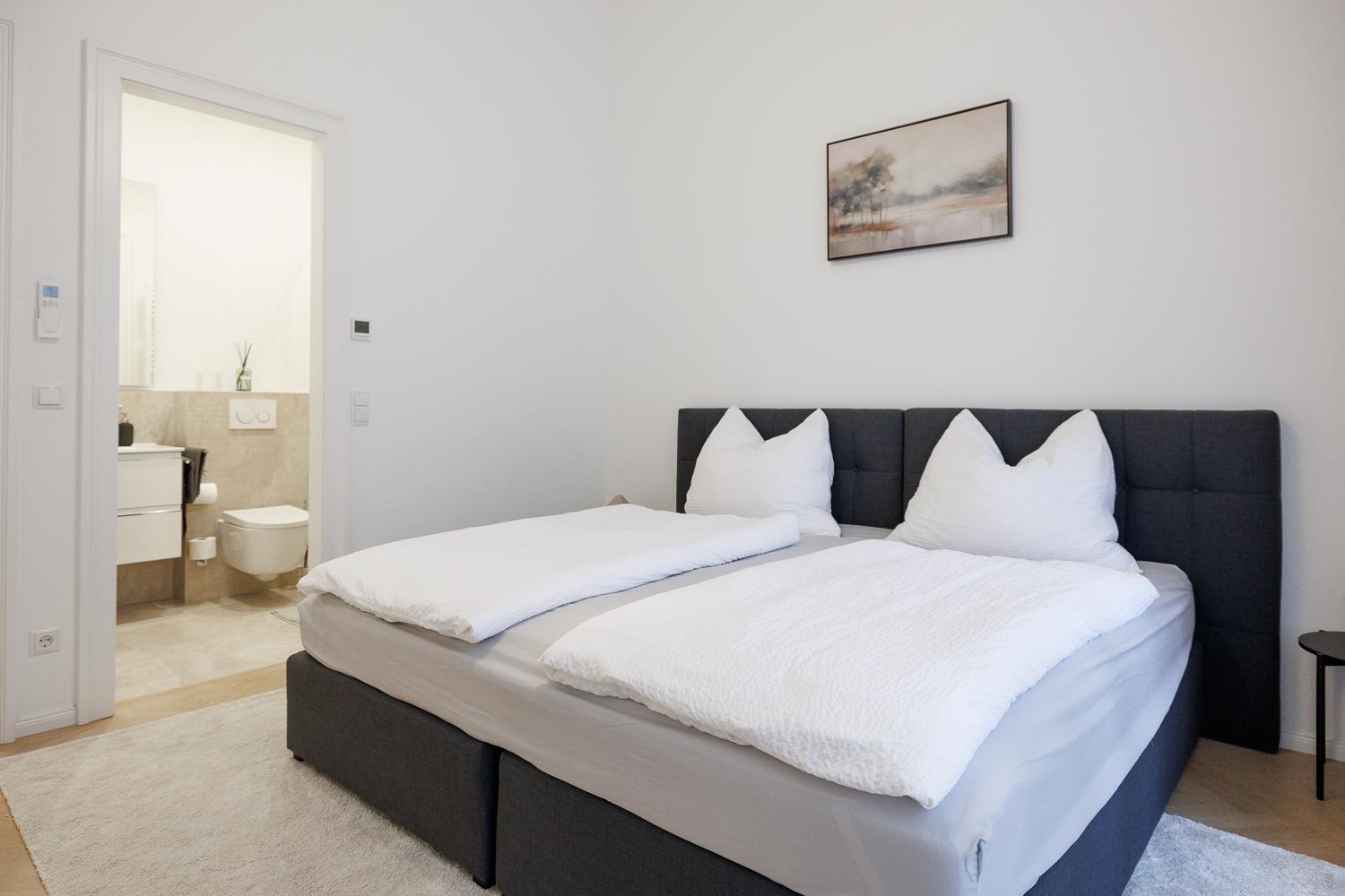 Stylish 1-bedroom 2-bath By Canal Minutes From Historic Centre Apartment Wien