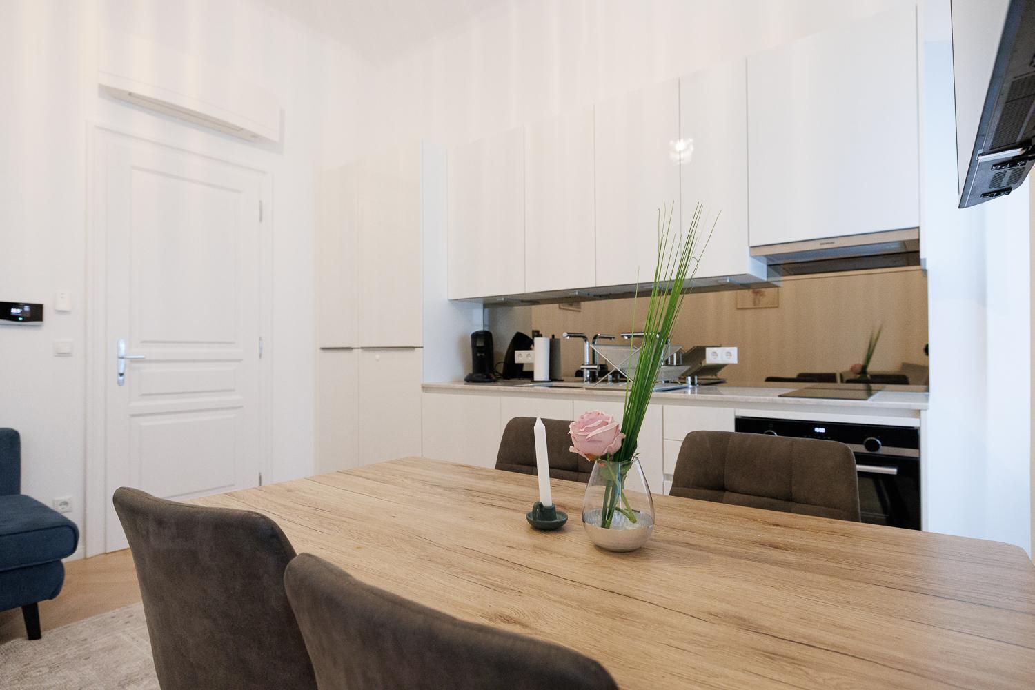 Apartment Stylish 1-bedroom 2-bath By Canal Minutes From Historic Centre Wien