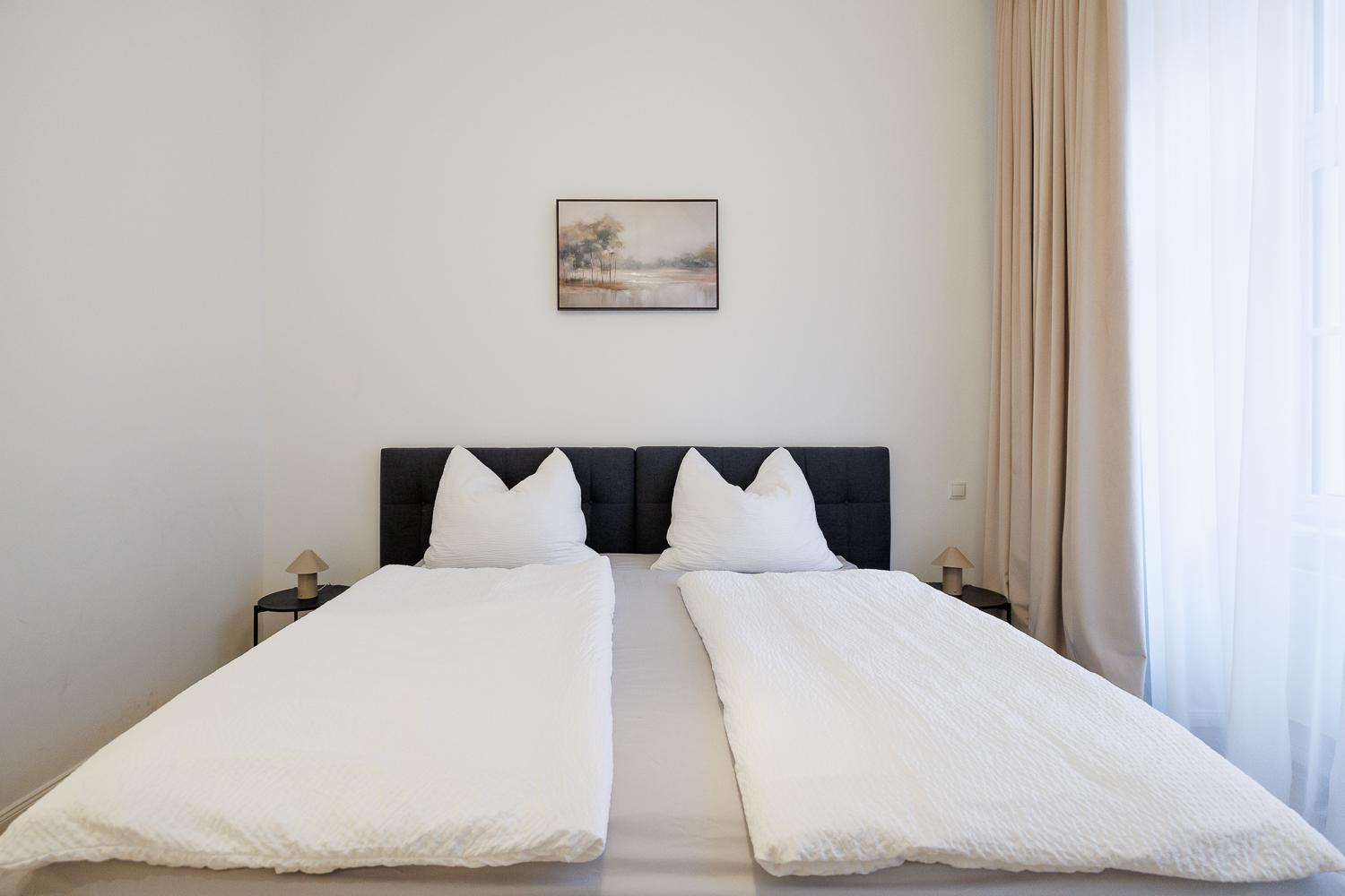 Stylish 1-bedroom 2-bath By Canal Minutes From Historic Centre *