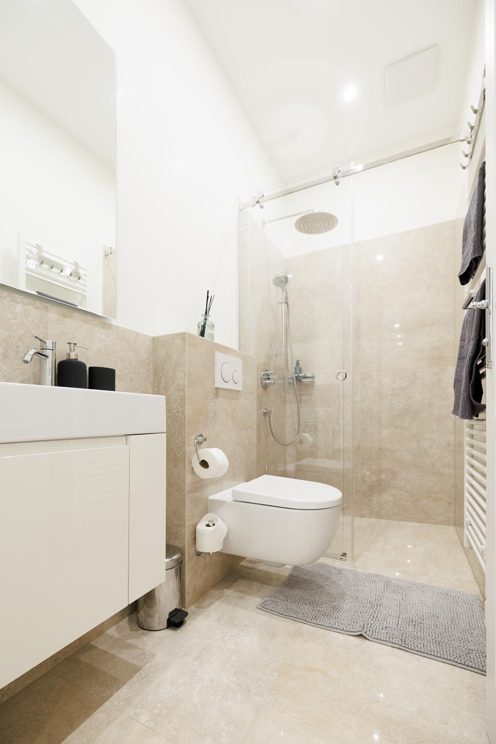 Stylish 1-bedroom 2-bath By Canal Minutes From Historic Centre Apartment Wien