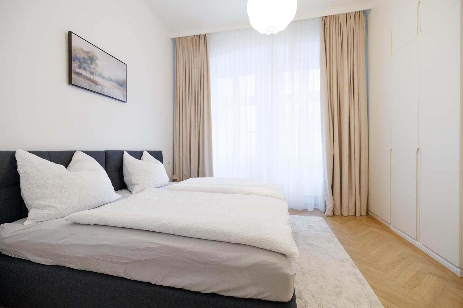 Stylish 1-bedroom 2-bath By Canal Minutes From Historic Centre *