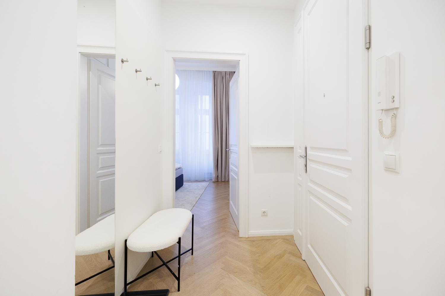 Stylish 1-bedroom 2-bath By Canal Minutes From Historic Centre Apartment
