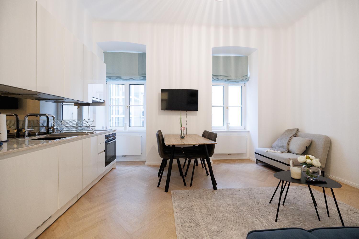 Stylish 1-bedroom 2-bath By Canal Minutes From Historic Centre Apartment